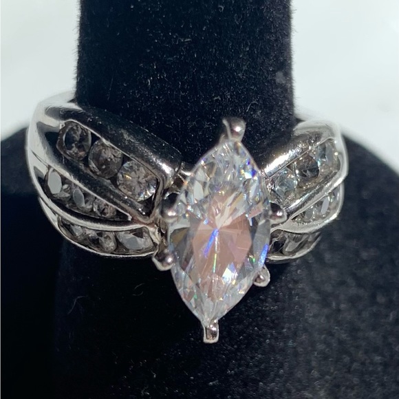 Marquise Diamonique SS  Ring. 1 1/2 ct. . Gorgeous. Antique - Picture 3 of 6